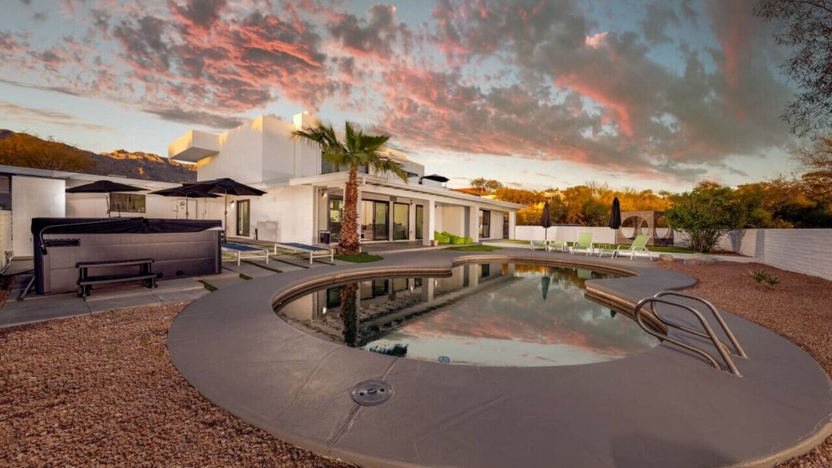 Tucson House | Suncrest Compound (Mike Morgan)