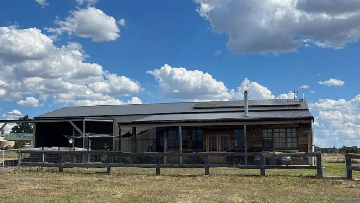Castle Doyle House | Sundown Cabin Armidale