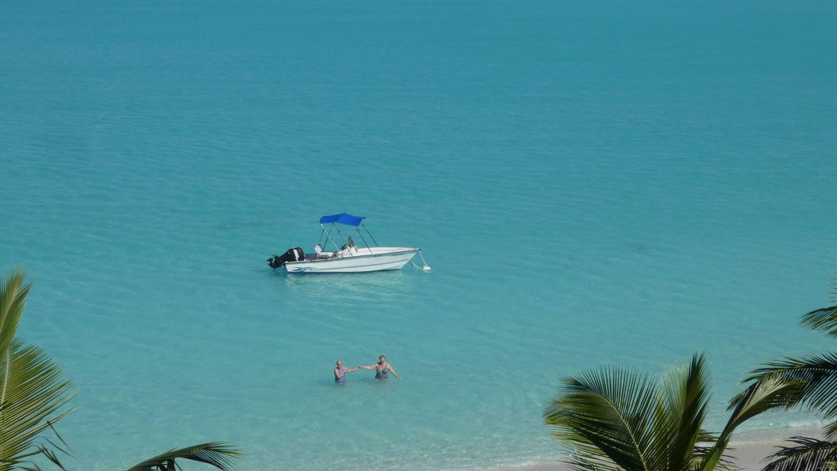 Great Exuma Villa | Sundowner house, beach front, one of the best views on the island. Sleeps 6.