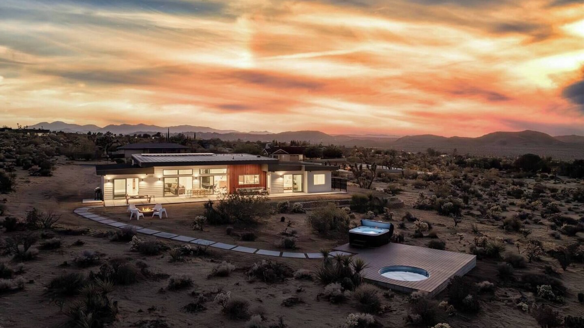 Joshua Tree House | SunDrop | Cowboy Pool, Hot Tub & Views!