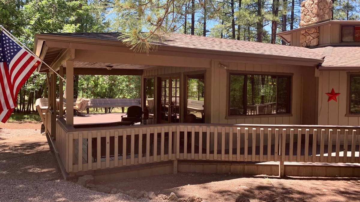 Pinetop Cabin | Sunflower Cabin in Gated White Mountain Summer Homes Country Club
