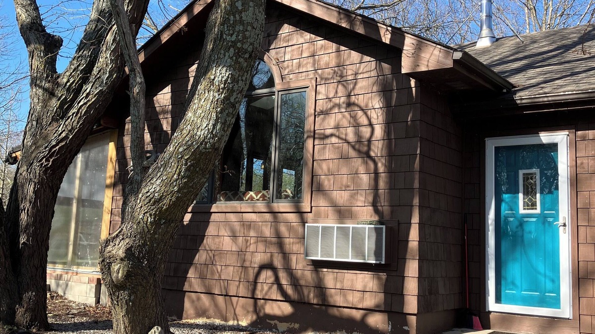 Lawrence Other | Sunflower/Mushroom Farmhouse just 6 minutes from Lawrencen"Wakarusa Valley Farm"