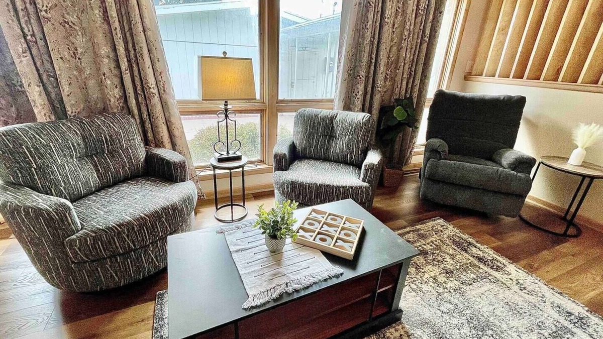 Hutchinson House | Sunflower Retreat