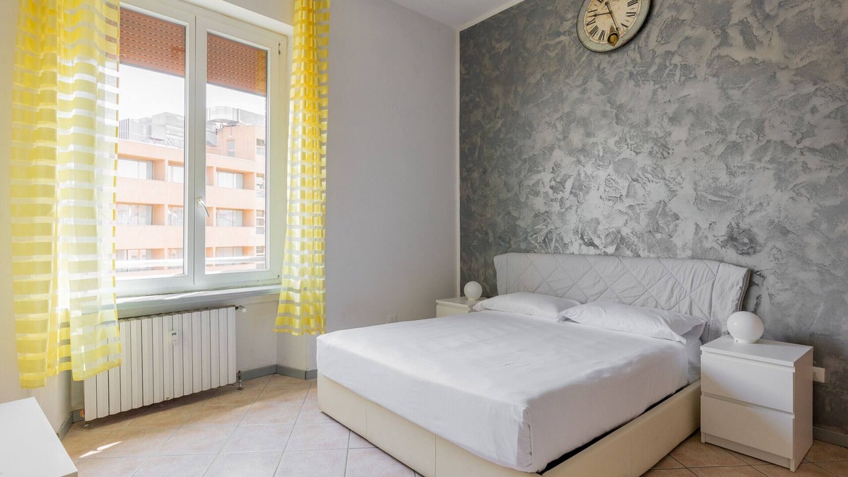 Historic Center Apartment | Sunflower Studio by Wonderful Italy