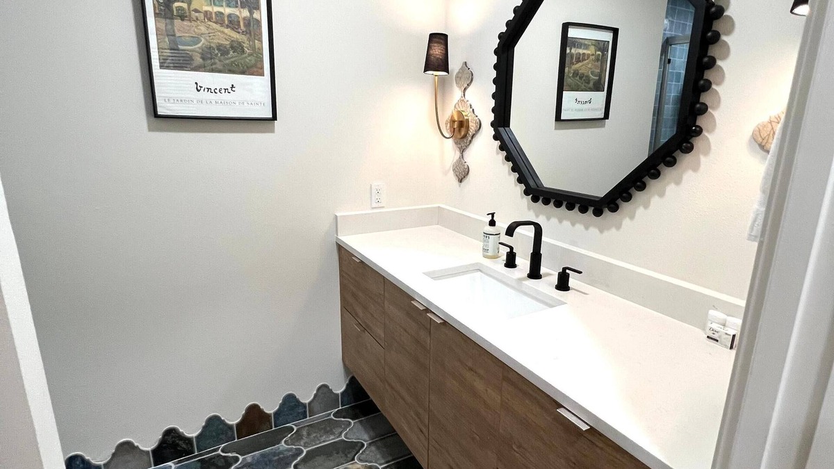 Del Mar Apartment | Sunflower Unit #3. 2-bedroom apartment in peaceful Corpus Christi.