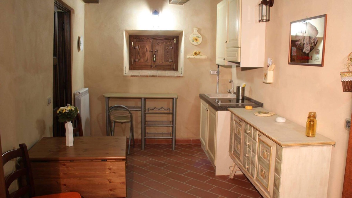 Fivizzano Apartment | "Sunflowers": Beautiful country apartment with pool, near Cinque terre
