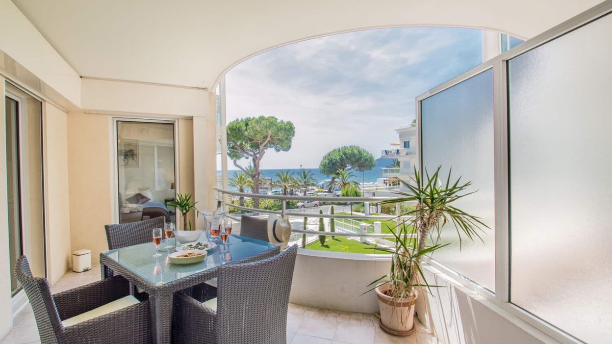 La Bocca Apartment | SunlightProperties KAHLUA - Seafront apartment with pool