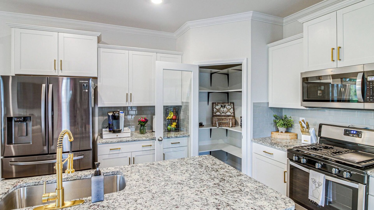 Lake Wylie House | Sunlit Lake Wylie Townhouse: 10 Mi to Carowinds!
