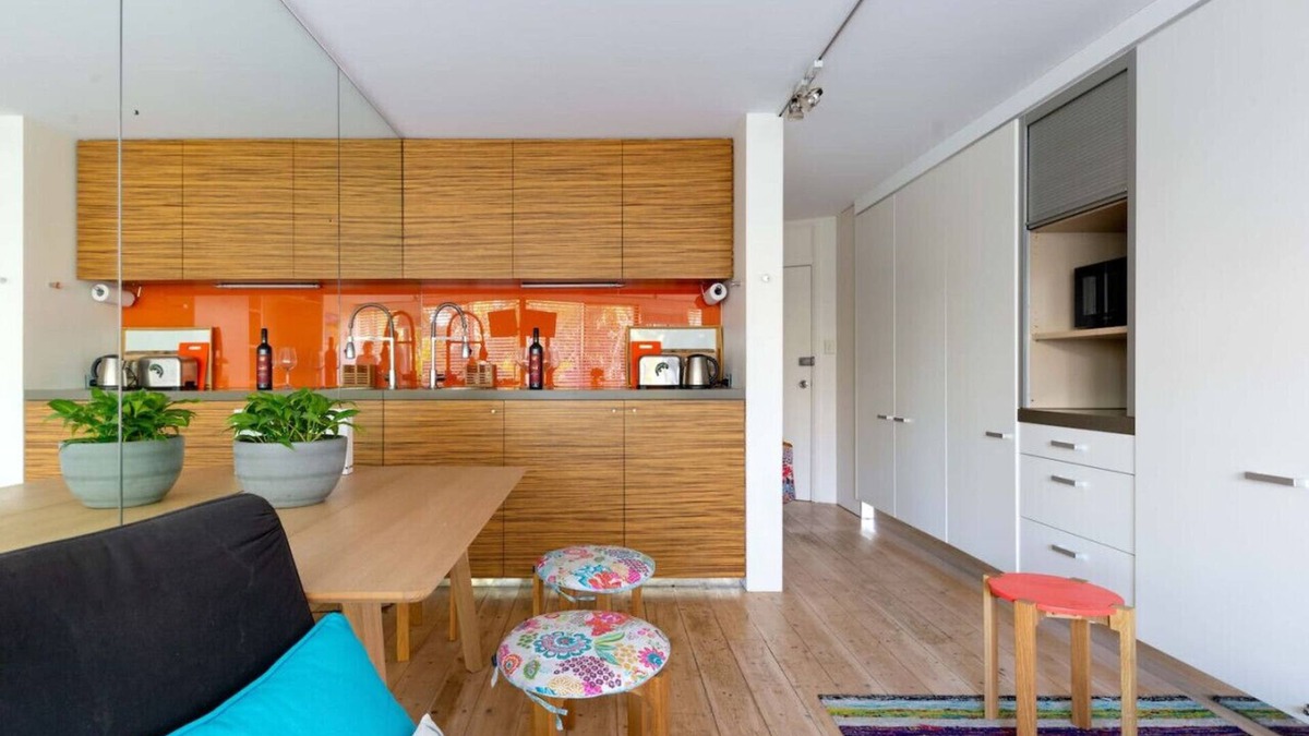 Mona Vale Apartment | Sunlit Studio mins from Beach w/t Secluded Pool.
