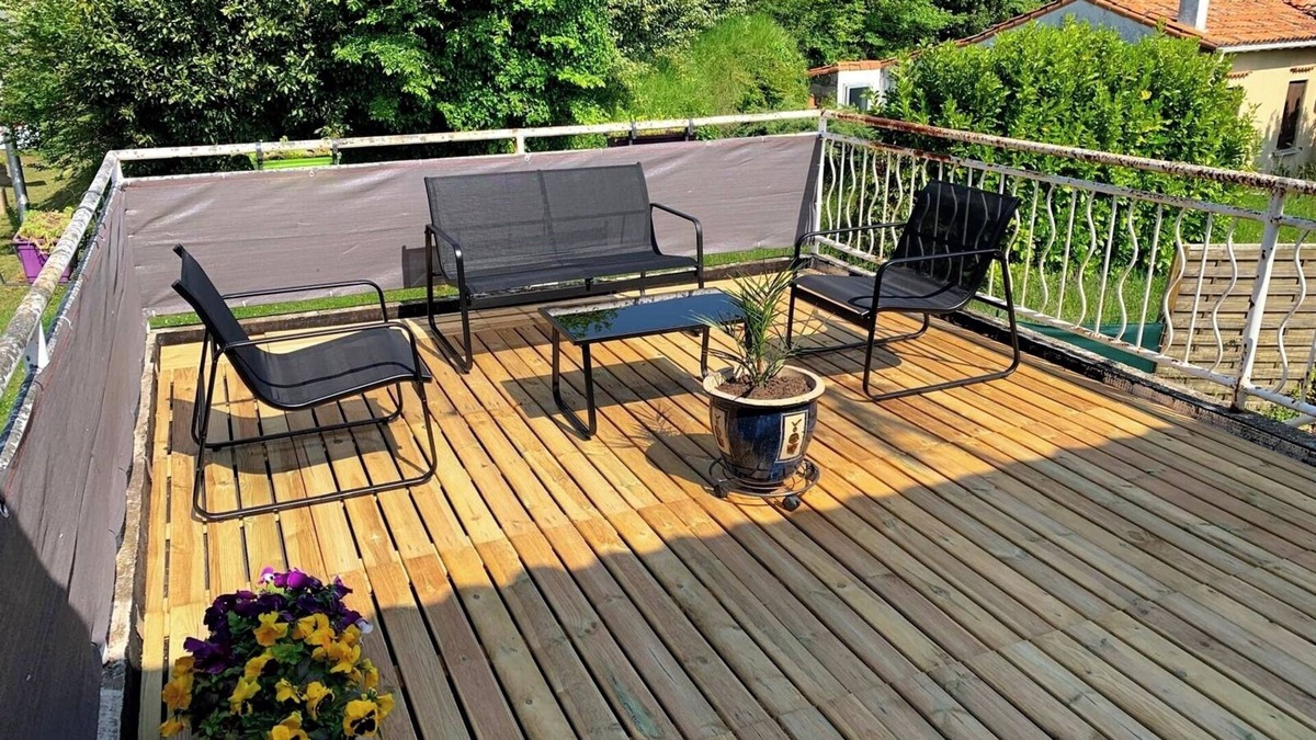 Chenac-Saint-Seurin-d'Uzet Apartment | Sunny apartment 12 minutes from the beach