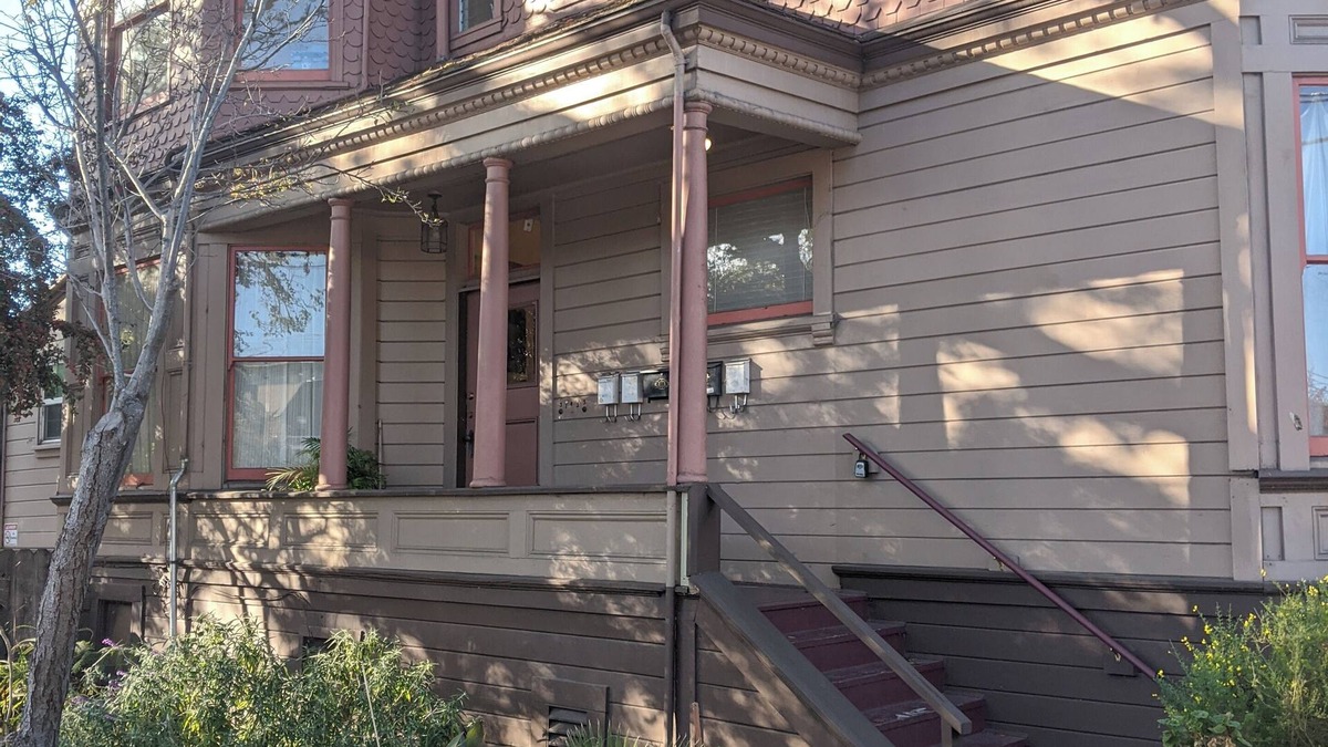 Upper Telegraph Apartment | Sunny 1BR in Gorgeous Berkeley Victorian