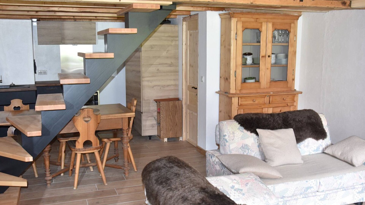 Pralognan-la-Vanoise Ski Chalet | Sunny 2-Bedroom Chalet with Garden, Near Shops and Ski Lifts