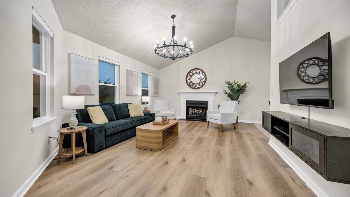 State Park House | Sunny 3BR+ Flex Room Retreat and Private Backyard