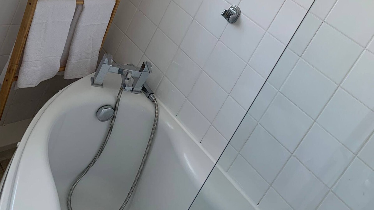 Harborne House | Sunny 4 bedroom house with free parking on site