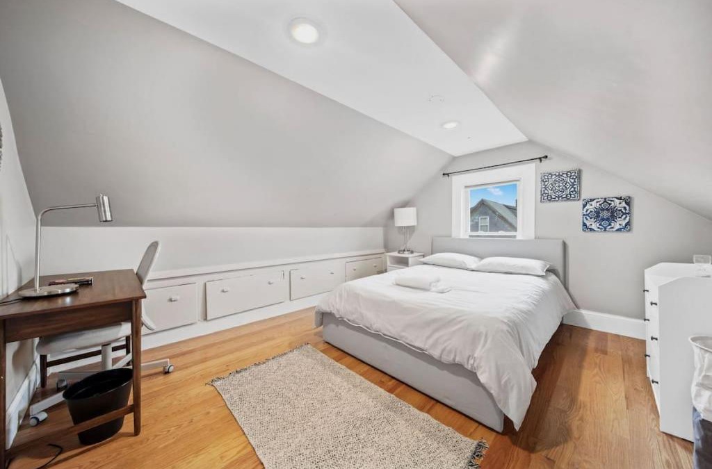 Winter Hill Apartment | Sunny 4bd 2bth Apt In Somerville