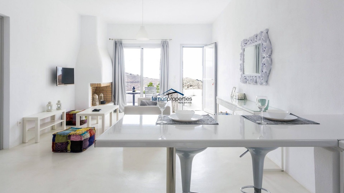 Vourkari House | Sunny and modern guest house "Illios" ideal for two couples or a small family.