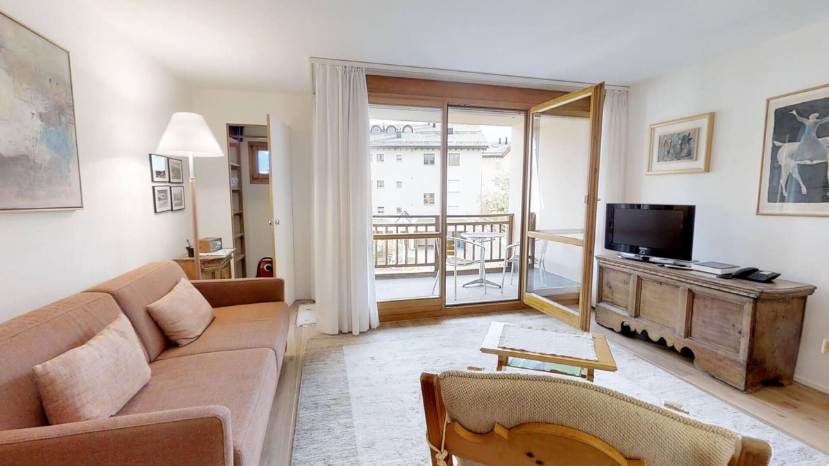 Silvaplana Apartment | Sunny and quiet 2½-room apartment on the first floor, 64 m2, facing south-west.