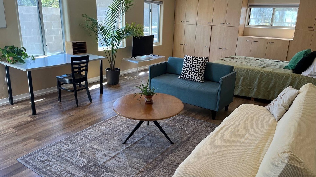 North Campus Apartment | Sunny and Spotless