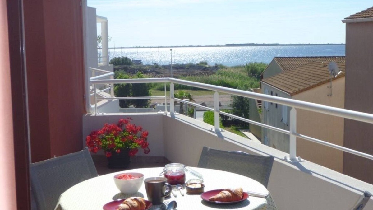Marseillan Apartment | Sunny apartment overlooking Etang de Thau (5 km from the sea)