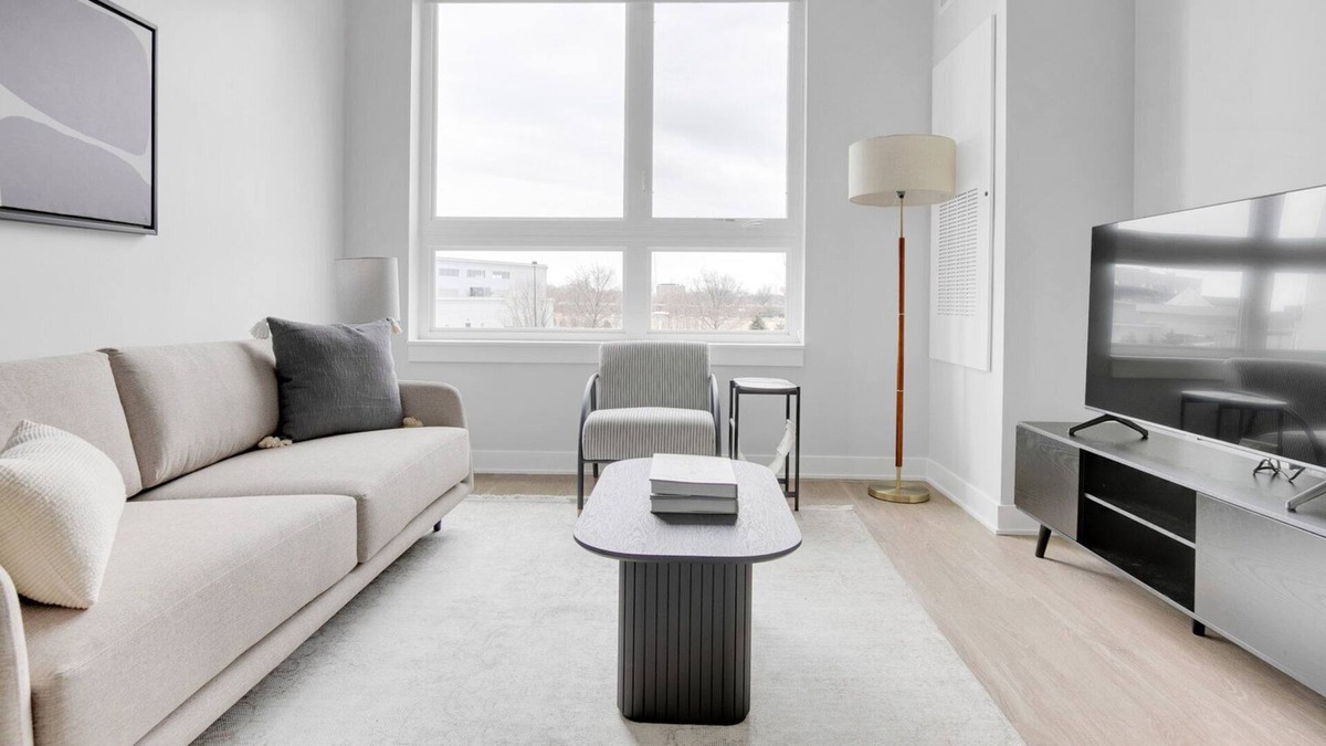 Arlington Heights Apartment | Sunny Arlington Heights 1BR w/ Gym & Dog Spa, easy commute, by Blueground