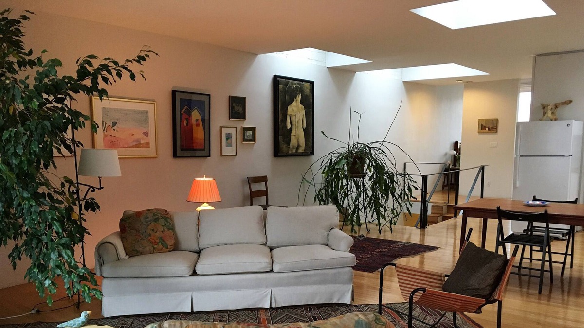 Bolton Hill Apartment | Sunny art-filled apartment in historic Bolton Hill, Baltimore