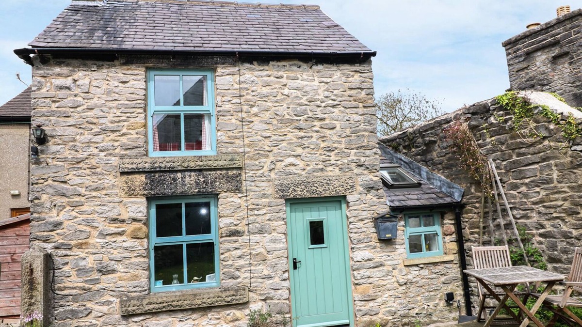 Bradwell Cottage | SUNNY BANK VIEW, character holiday cottage in Bradwell