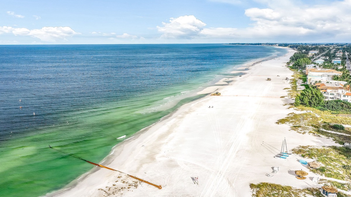 Bradenton Beach House | Sunny Beach to Bay Condo W/Shared Pool, Free WiFi, Washer/Dryer, Garage Parking