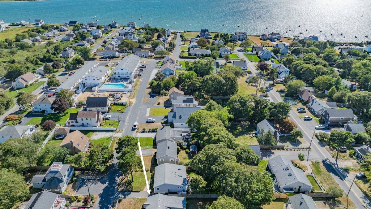 West Yarmouth Cottage | Sunny Cape Cod Cottage Near Lewis Bay