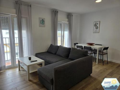 Churriana Apartment | Sunny Churriana Jacaranda