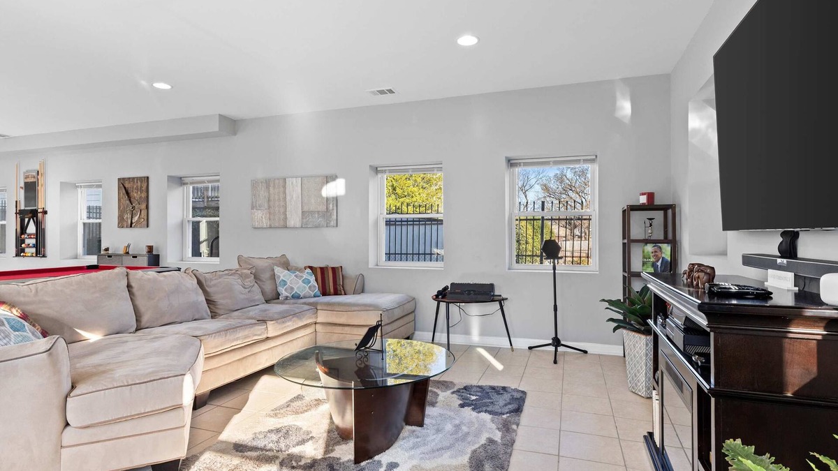 Woodridge Apartment | Sunny City Accommodations - Close to METRO and UMD
