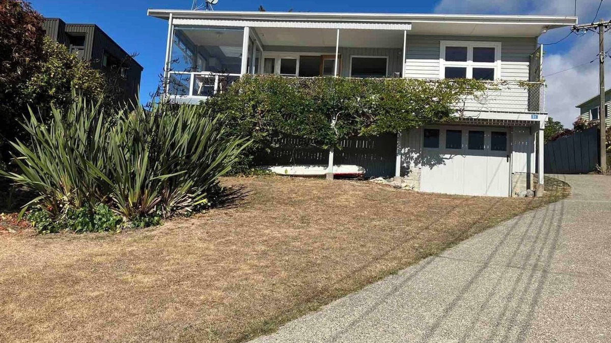 Kaiteriteri House | Sunny, Classic Kiwi Beach House! Central to Beach and mountain bike park