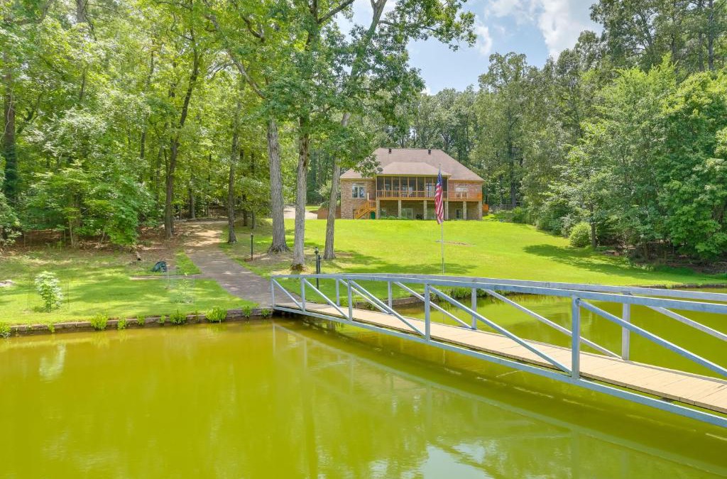 Cropwell Apartment | Sunny Coosa River Hideaway with Boat Dock and Slip!