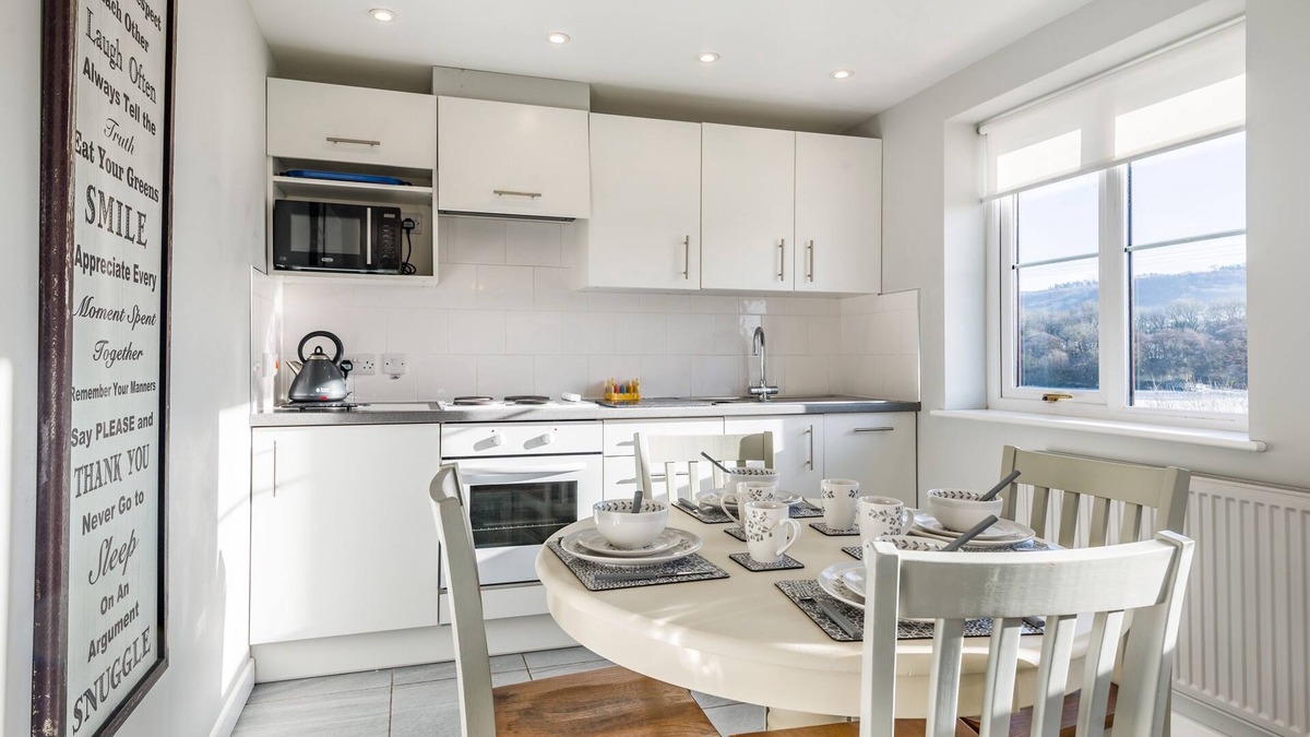 Llanfihangel Tal-y-llyn Cottage | Sunny Cottage