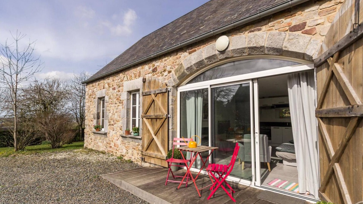 Nicorps Cottage | Sunny Cottage with Garden and BBQ - Close to Coutances Cathedral
