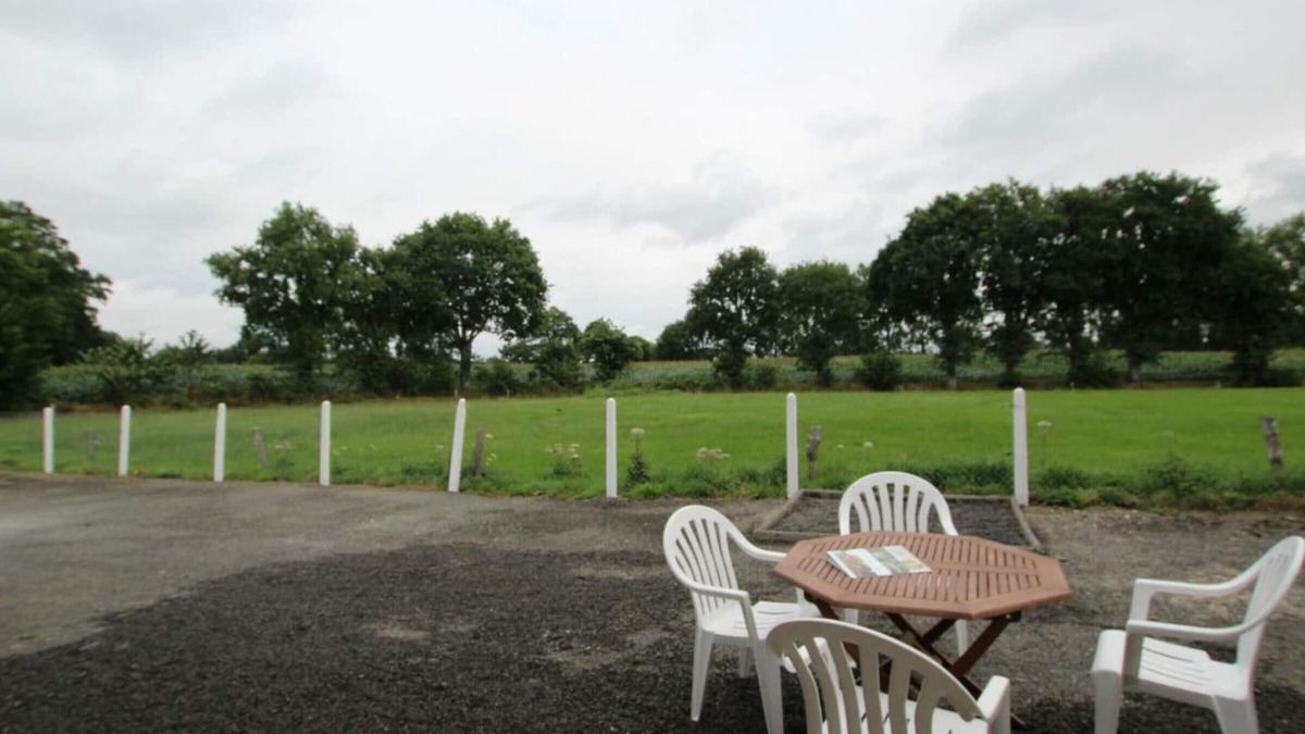 Argouges Cottage | Sunny Countryside Retreat in Saint-James – Cozy 2-Pers Cottage with Secure Parking & Pet-Friendly