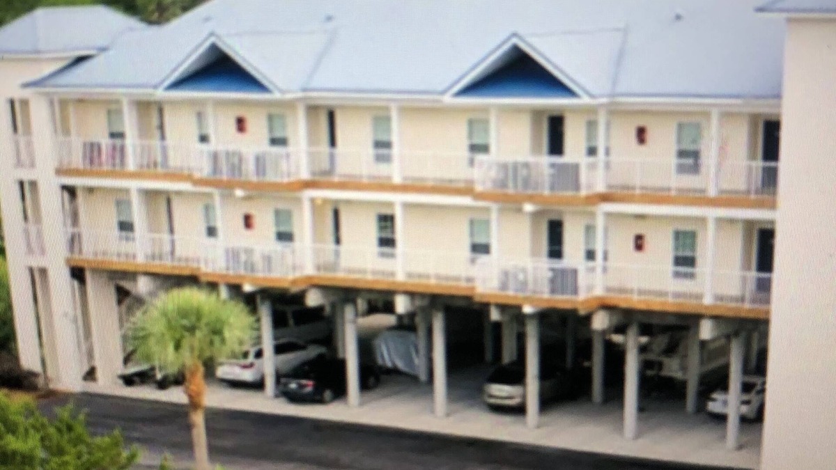 Suwannee Condo | Sunny Daze Suwannee Cove Condo Overlooking the Gulf