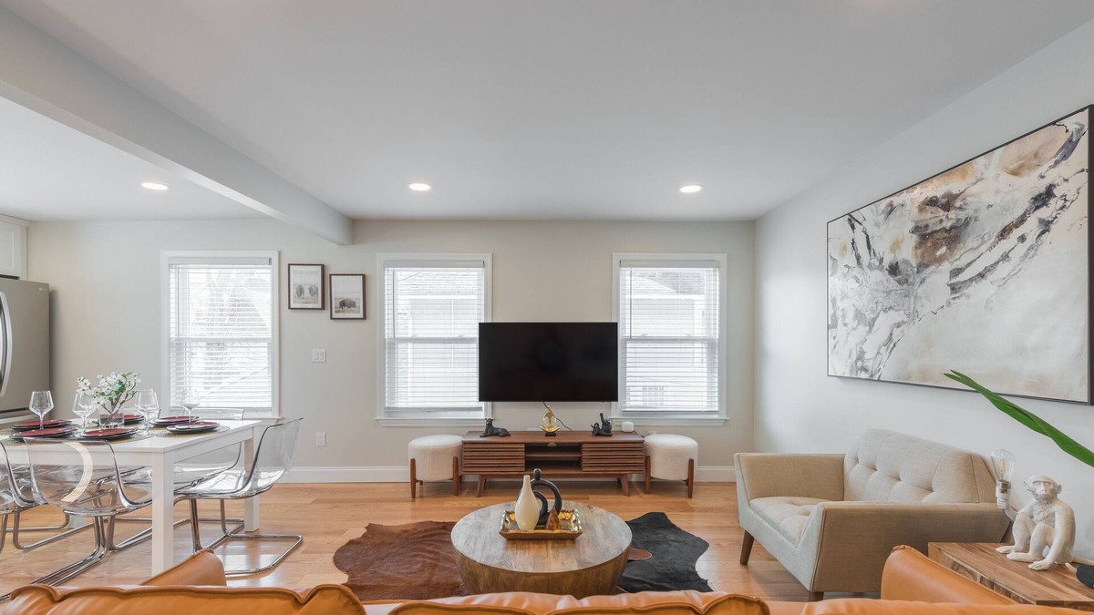 Princeton Condo | Sunny Downtown 2BR w/Parking