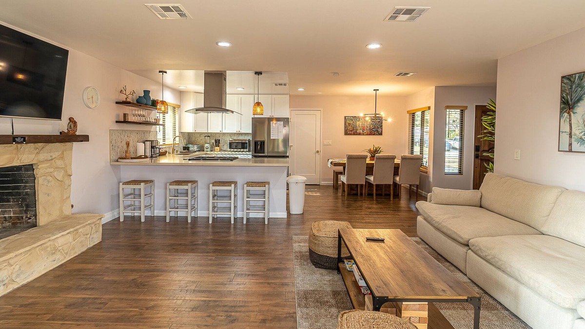 Riverside House | Sunny Escape with Pool near colleges, park, shopping, restaurants, convention