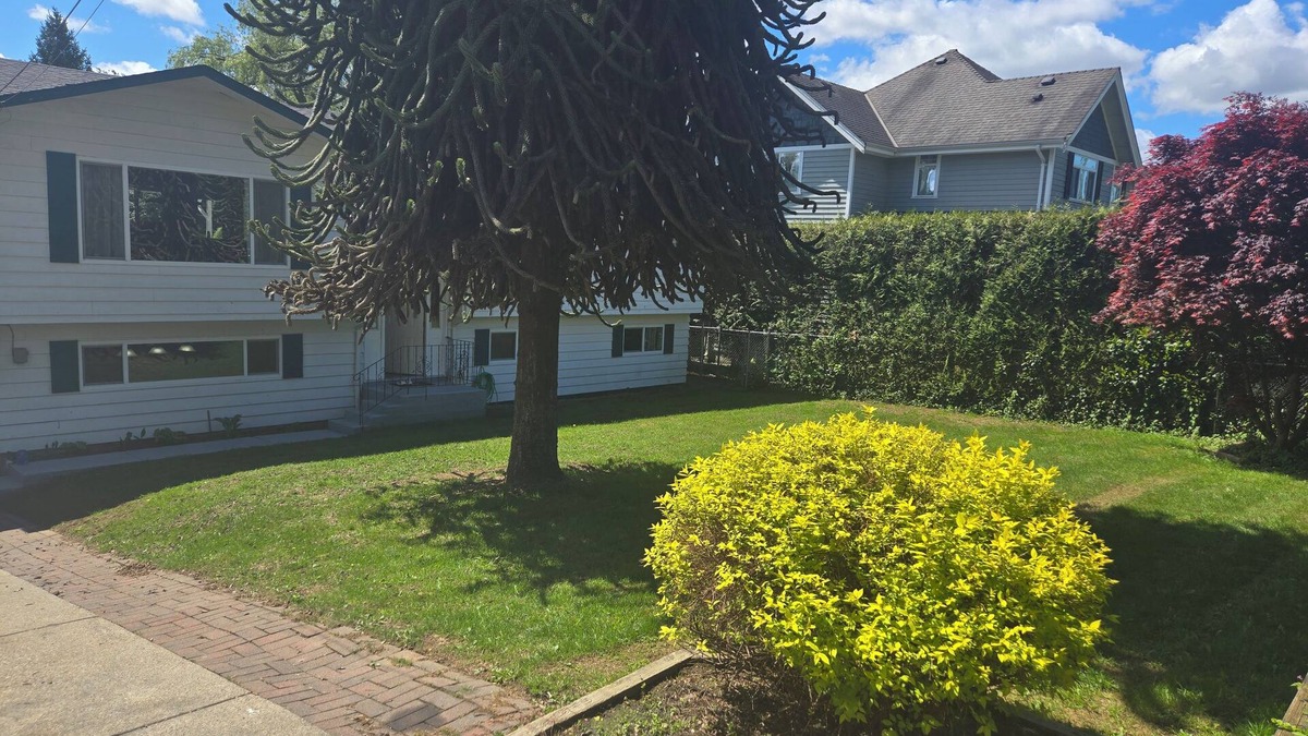 Yorkson House | Sunny estate