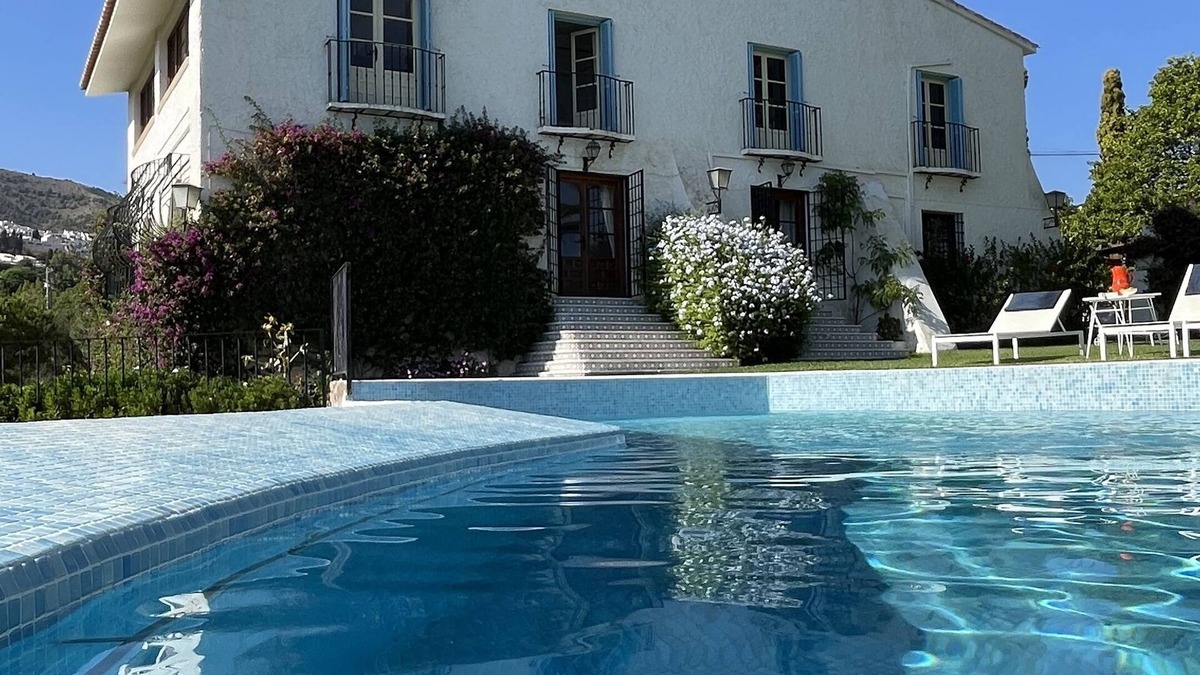 Benalmadena Villa | Sunny family home w/andalusian courtyard, private pool & tennis. Pet-Friendly!