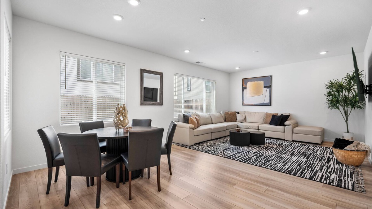Folsom House | Sunny Folsom Escape: Cozy Vibes & Stylish Stay