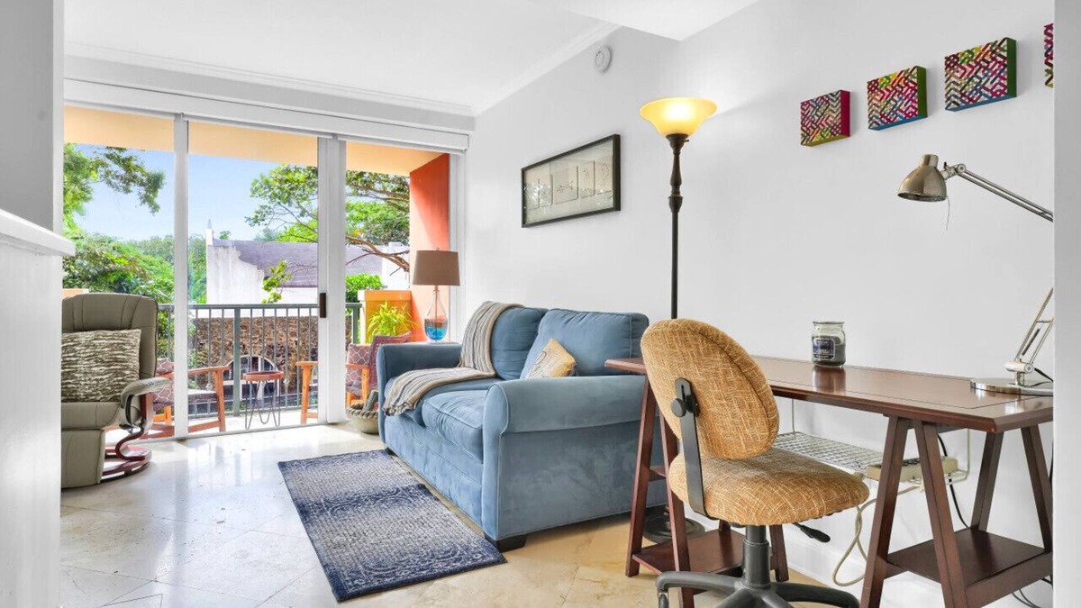 Coconut Grove Apartment | Sunny Getaway + Pool & Parking