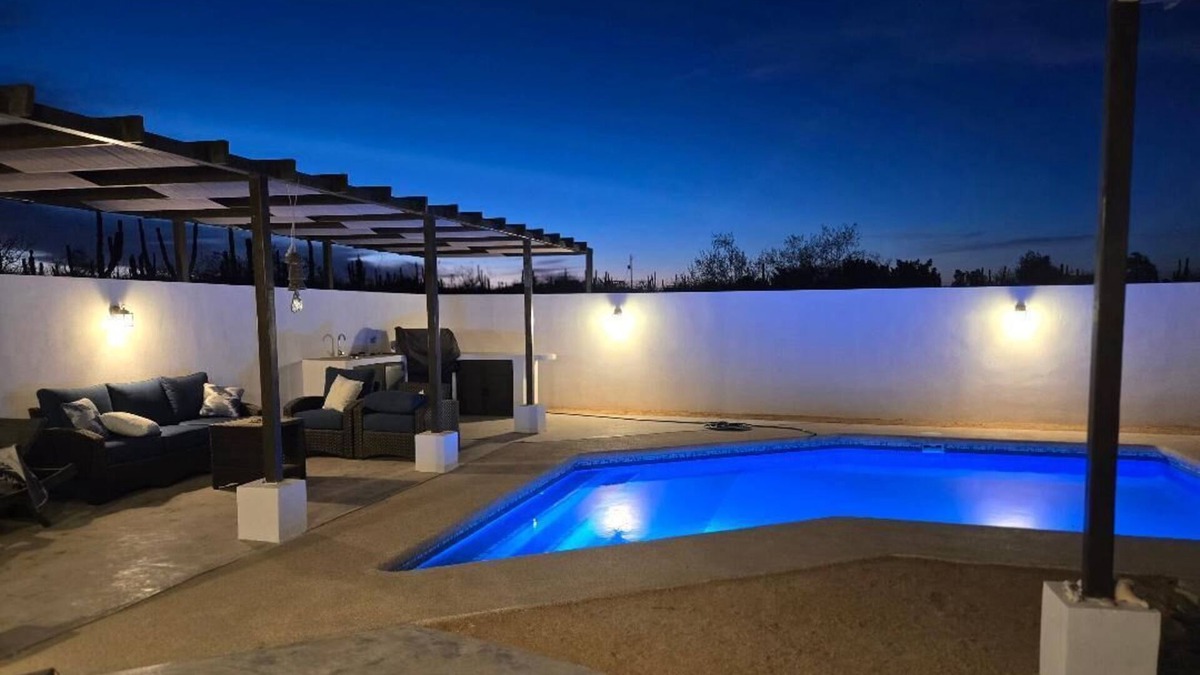 El Centenario House | Sunny getaway with pool in El Centenario, 10-15 min to La Paz. 5 min from ocean