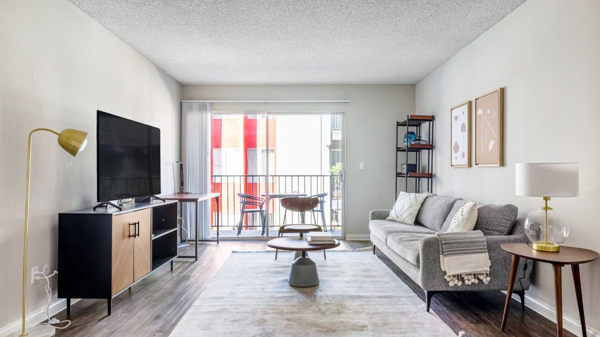 Atwater Village Apartment | Sunny Glendale 1BR w/Gym, Pool, walkable location, by Blueground