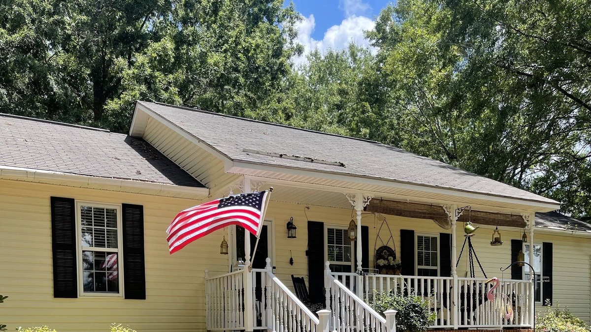Clinton House | Sunny Happy Place wake up to birds, lush yard, and soft breeze through oak trees