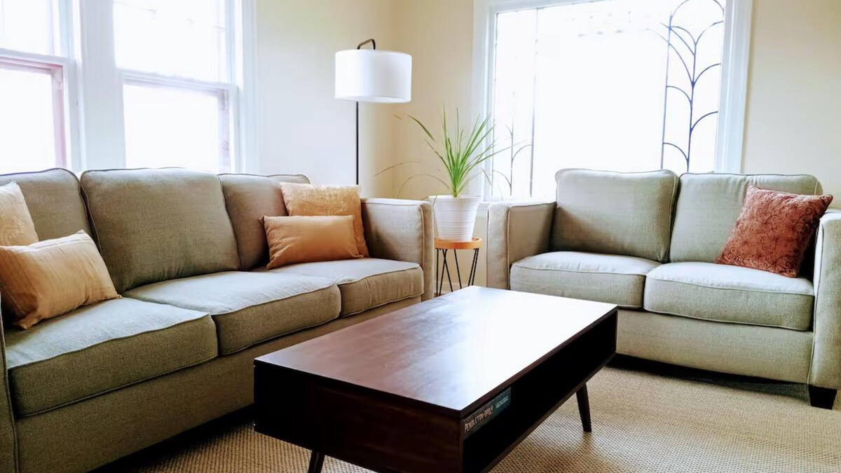 Pendleton House | Sunny House- 2 Br. Cottage in tranquil Pendleton