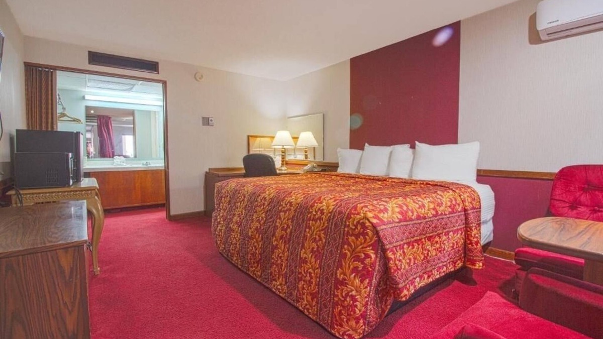 Liberal Hotel | Sunny King Unit, Pet Friendly, Parking, Close to Airport