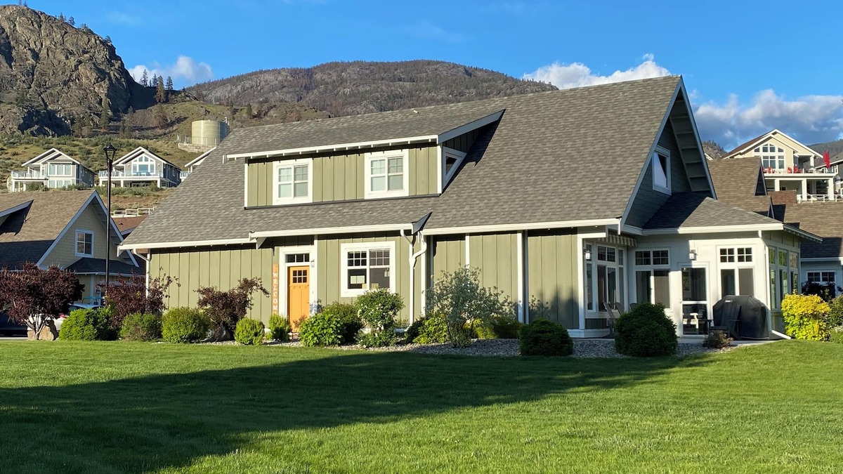 Okanagan-Similkameen Cottage | Sunny Lakeside Cottage.