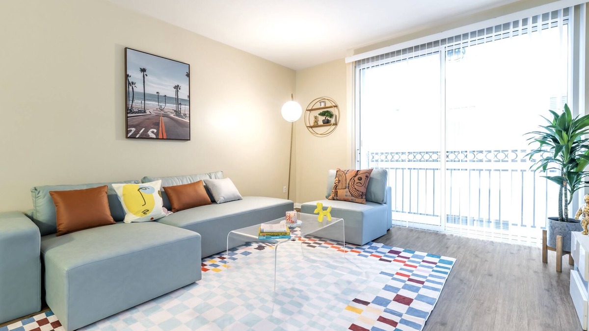 Del Rey Apartment | Sunny Marina Hideout | King Bed | Pool Access