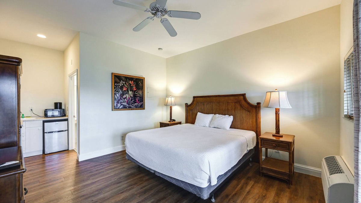 Naples Apartment | Sunny Naples Escape w/Heated Community Pool!